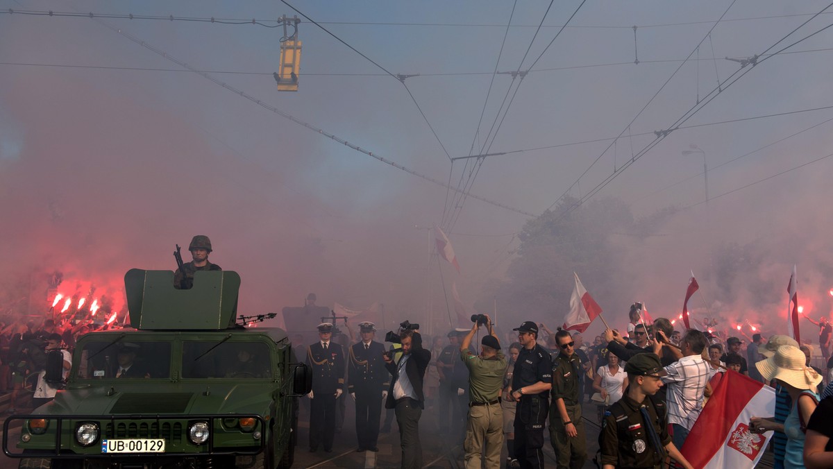 kondukt pogrzebowy na ulicach Gdańska