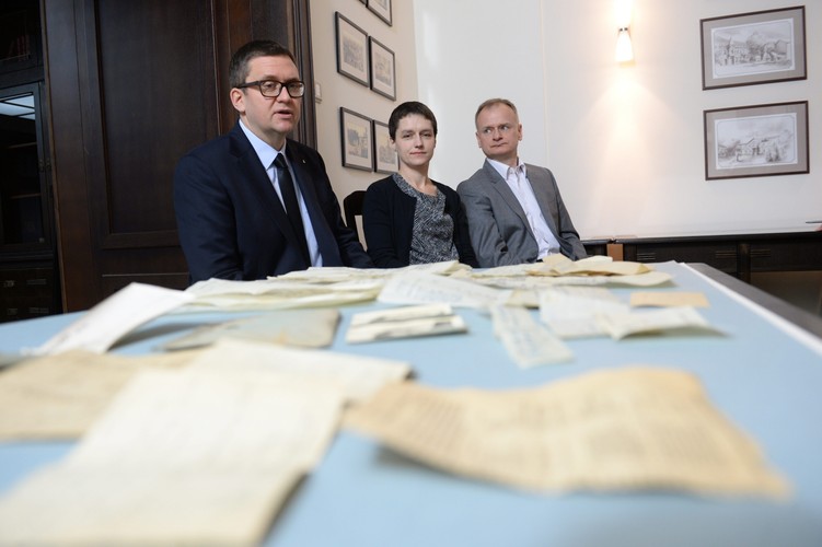 Darczyńcy i dyrektor Muzem Powstania Warszawskiego, Jan Ołdakowski