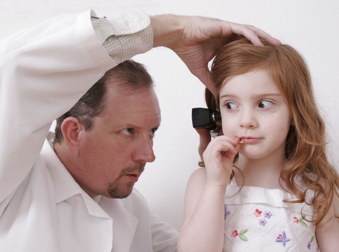 Dziwne przedmioty w uchu