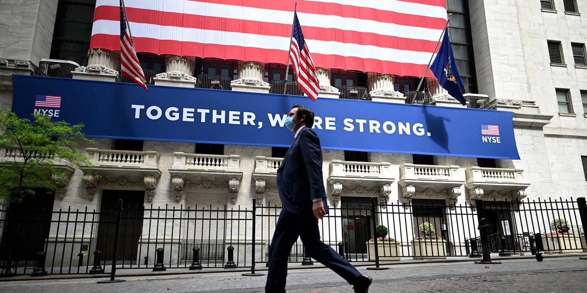 Środowa sesja na Wall Street przyniosła solidne wzrosty. Wraz z nadziejami na zakończenie pandemii tracą spółki, które na zamknięciu ludzi w domach najbardziej korzystały.