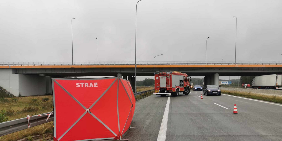 Rzgów. Tir potrącił kierowcę samochodu, który pomagał przy awarii.