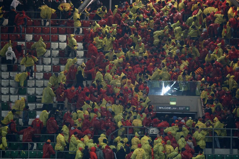 Kibole przerwali mecz Legii z Jagiellonią