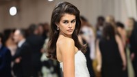 Cindy Crawford lánya meztelenruhában lépett a vörös szőnyegre: Kaia Gerber hatalmas feltűnést keltett