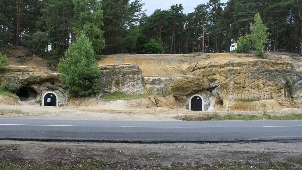 Inauguracja sezonu w wiosce indiańskiej, dzień otwarty w parowozowni w Skierniewicach, czy festyn w Grotach Nagórzyckich - to niektóre atrakcje, jakie czekają na mieszkańców i turystów w regionie łódzkim w czasie majówki.