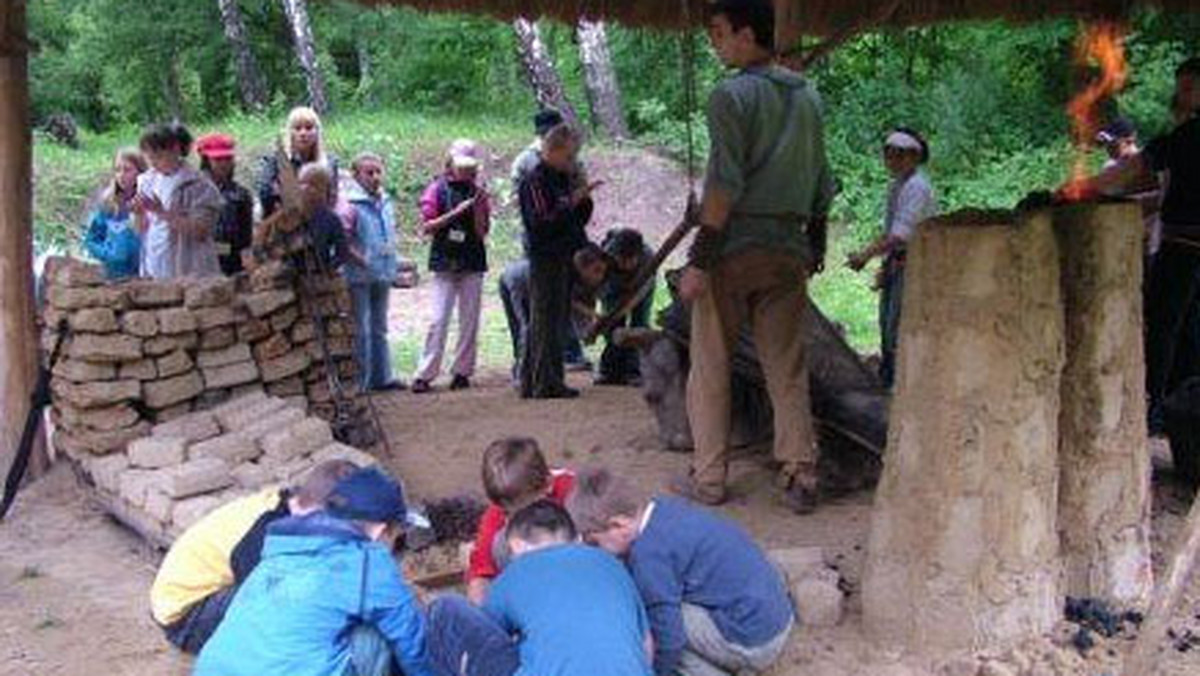 Tradycje starożytnego hutnictwa żelaza będzie można poznać dzięki warsztatom archeologicznym "Żelazne korzenie", które w czwartek rozpoczną się w Muzeum Przyrody i Techniki "Ekomuzeum" w Starachowicach (Świętokrzyskie).