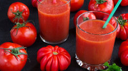 Sok pomidorowy – właściwości, kaloryczność, zastosowanie