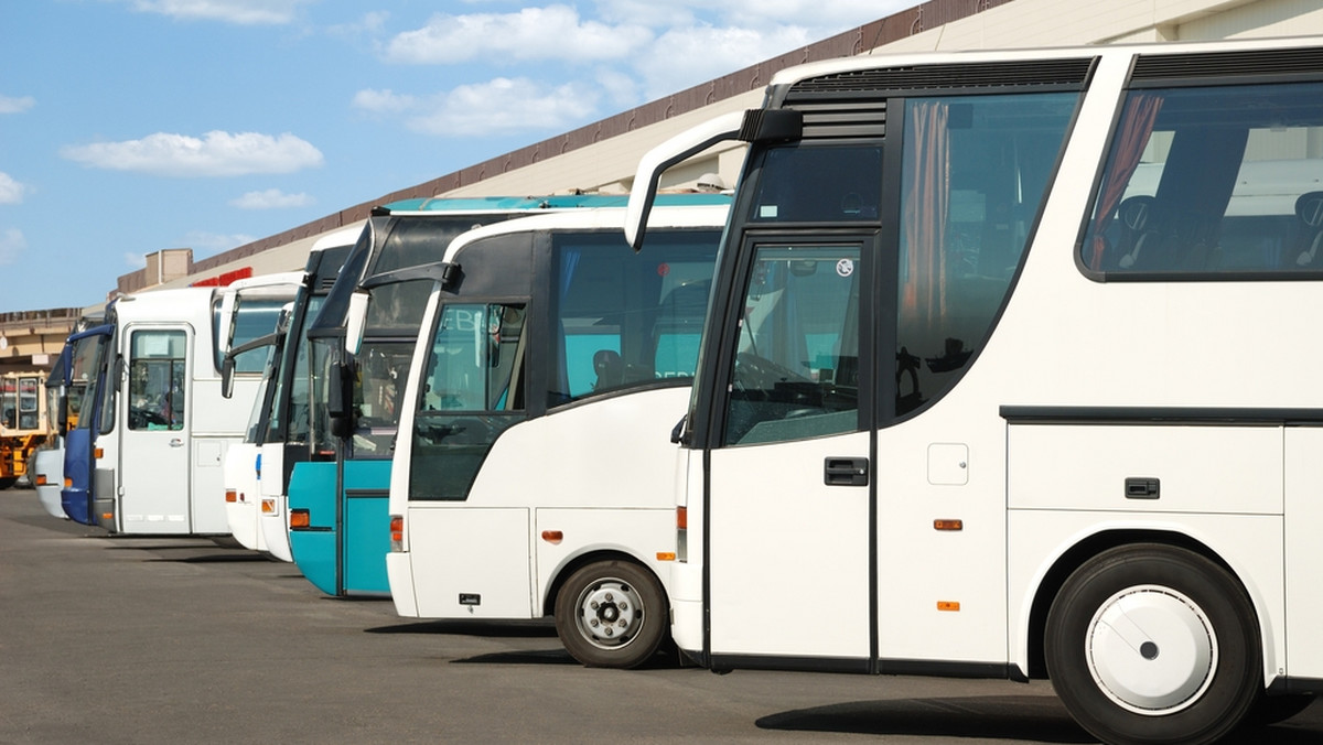 Kierowca miejskiego autobusu dostanie tysiąc złotych premii. To nagroda za to, że cierpliwie poczekał na dobiegającą do pojazdu kobietę.