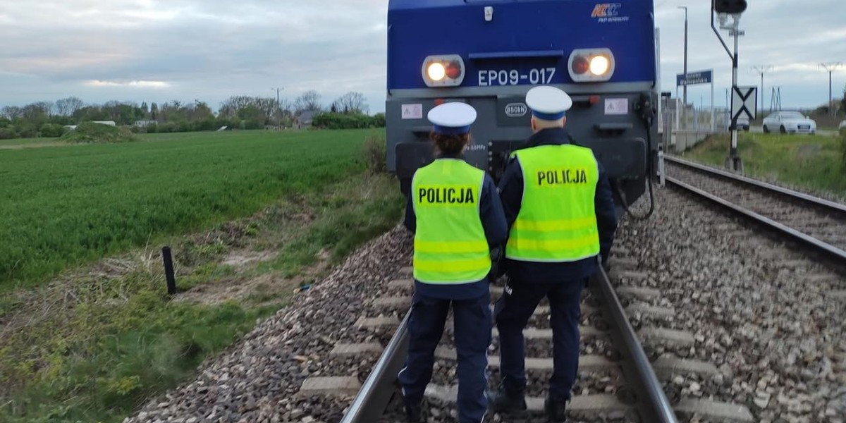 Gutowo Wielkie. Pociąg śmiertelnie potrącił 16-latka.