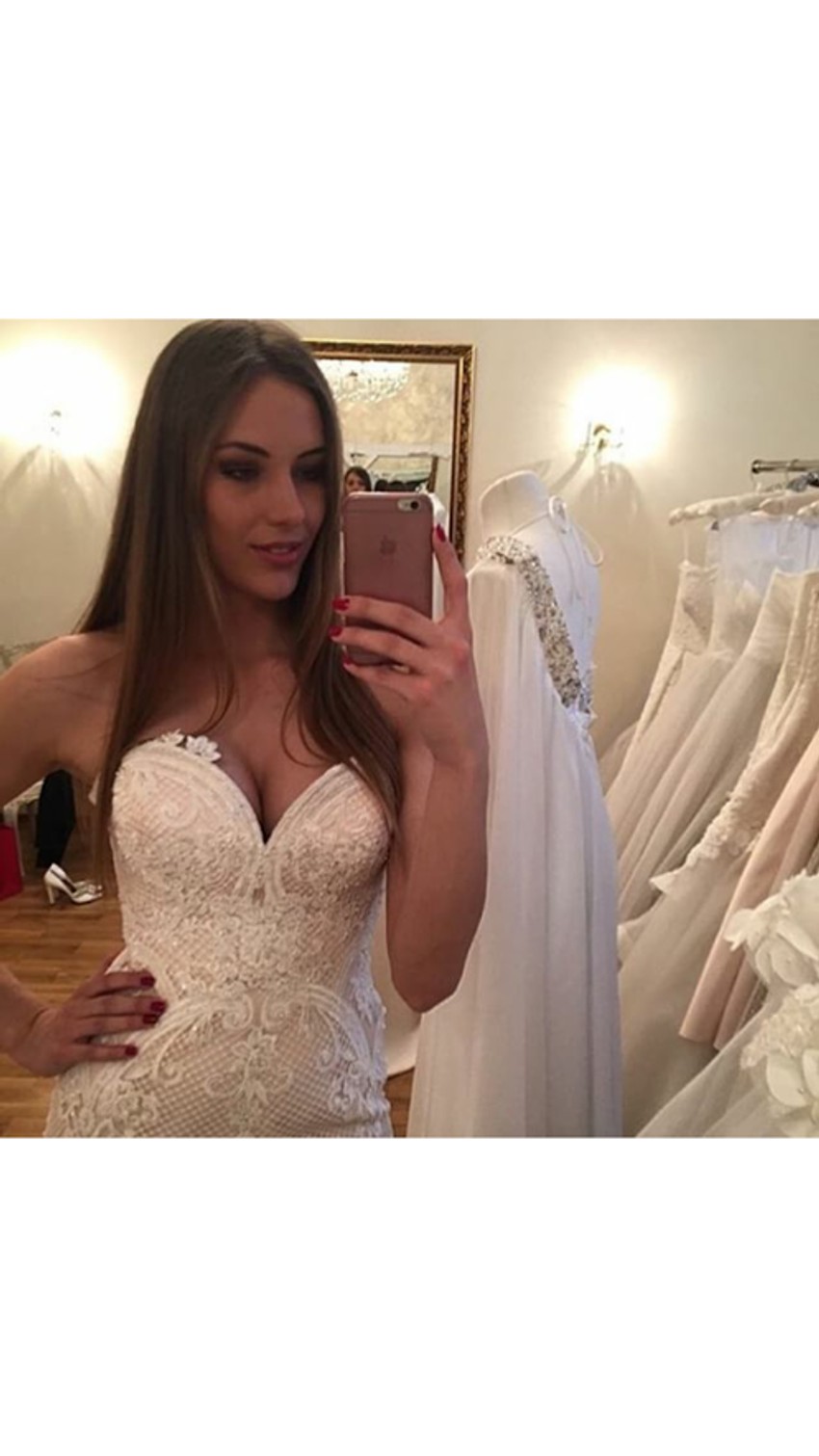 Mlada je 
izabrala čipkanu
venčanicu