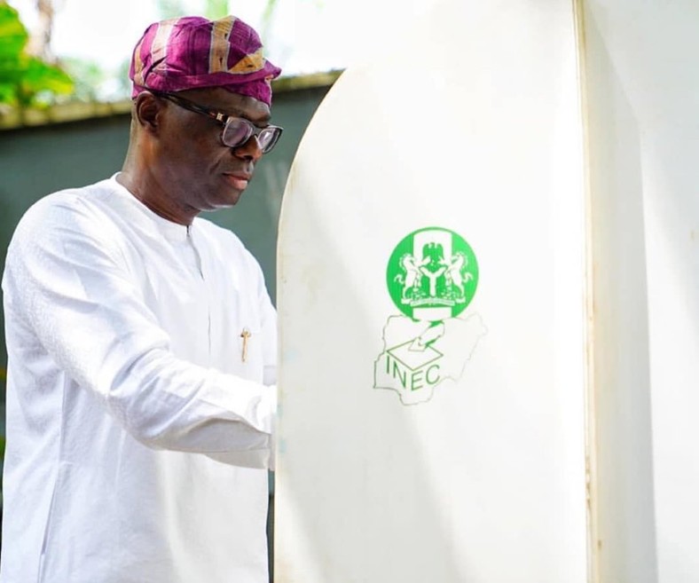 Sanwo-Olu casts his ballot in Ikoyi during presidential election (Punch) 