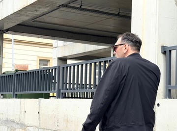 ZABRINUTI VERENIK NEMA MIRA: Mina Kostić ZADRŽANA NA LEČENJU, SESTRA Biza sa zetom DOLETELA ISPRED "Laze Lazarević" (VIDEO)