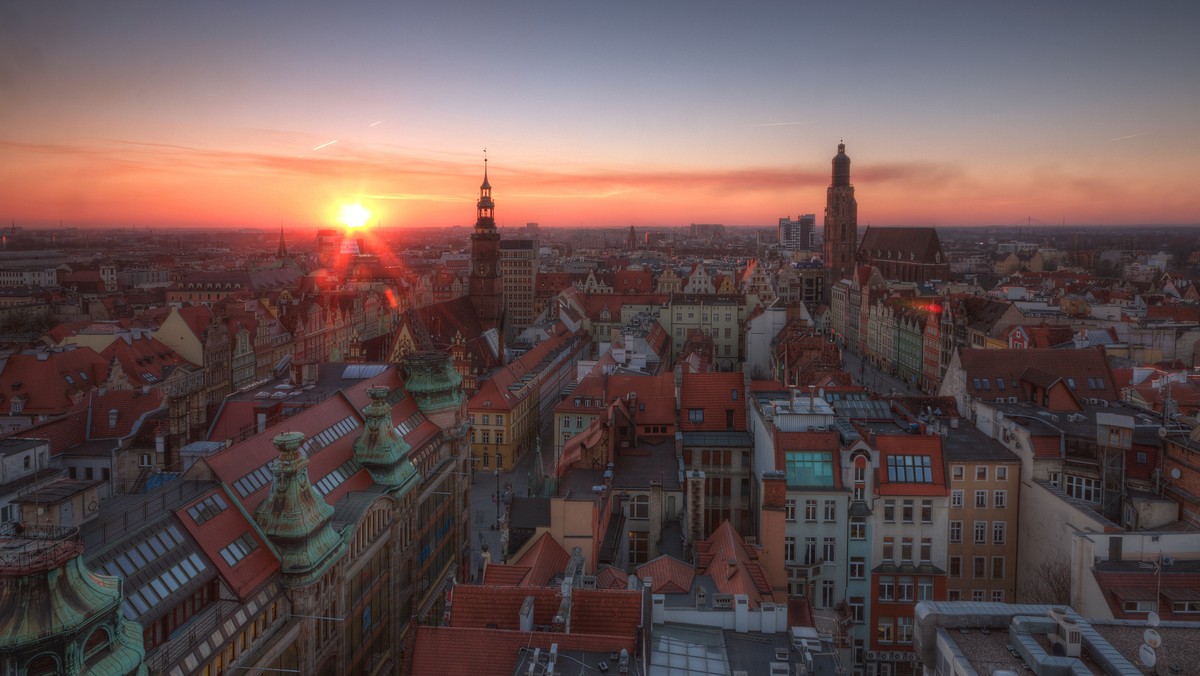 Przed wrocławskim sądem ruszył proces, jaki gmina Wrocław wytoczyła spółkom, które prowadzą nocne kluby ze striptizem w centrum miasta. Chodzi o dawne lokale sieci Cocomo, dziś funkcjonujące pod zmienionymi nazwami – Princess i Passion.