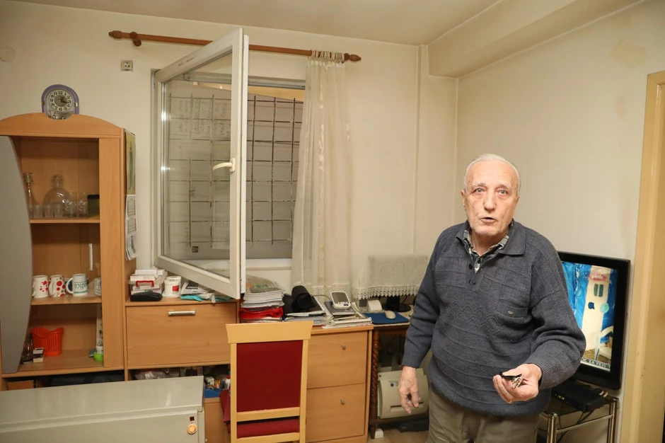 Zazidan prozor u dnevnoj prostoriji