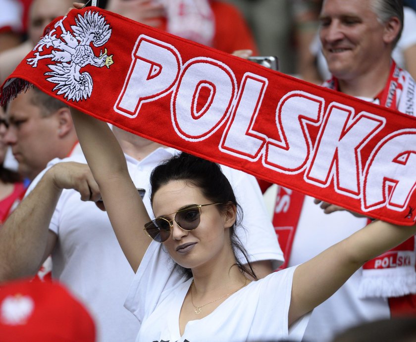 Piękne fanki na trybunach meczu Polska - Szwajcaria. GALERIA