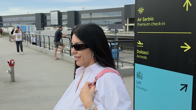 Seka Aleksić sa aerodroma