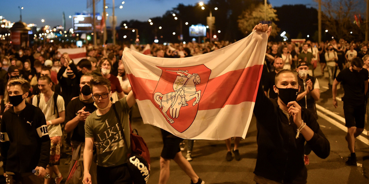 Fale aresztowań na Białorusi, po protestach z 2020 roku, dopiero teraz przybierają na sile. Wielu młodych Białorusinów rozważa możliwość opuszczenia kraju.