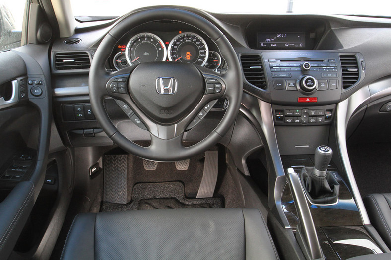 Honda Accord 2.4: na przekór modzie