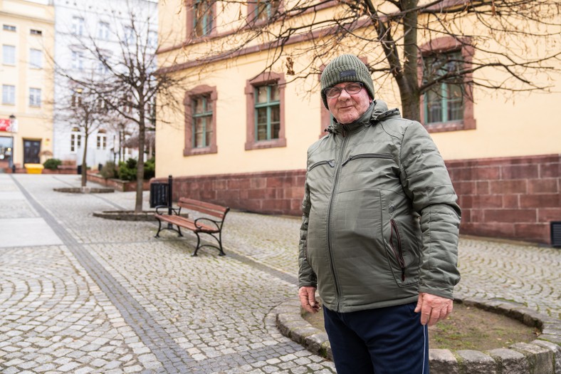 Robert Czerniak mówi, że przez smog wieczorami nie da się spacerować