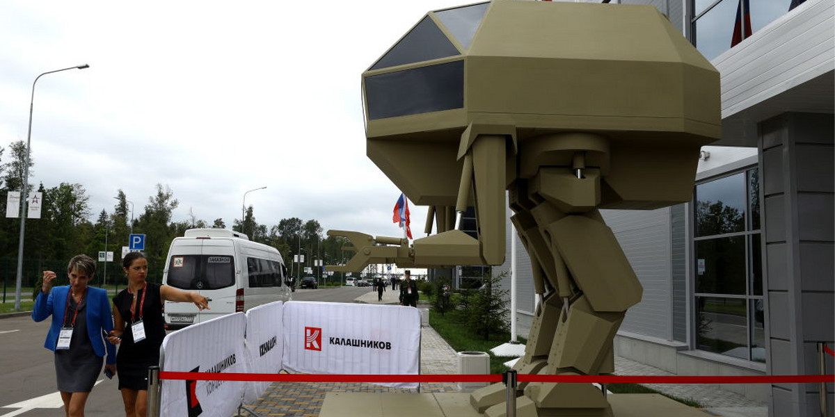 Na zdjęciu model robota kroczącego o wadze 4,5 tony, opracowanego przez rosyjski Koncern Kałasznikow