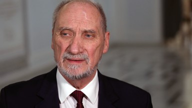 Antoni Macierewicz prezentuje raport smoleńskiej podkomisji. "Ostatnie 20 sekund lotu przesądziło o tragedii"