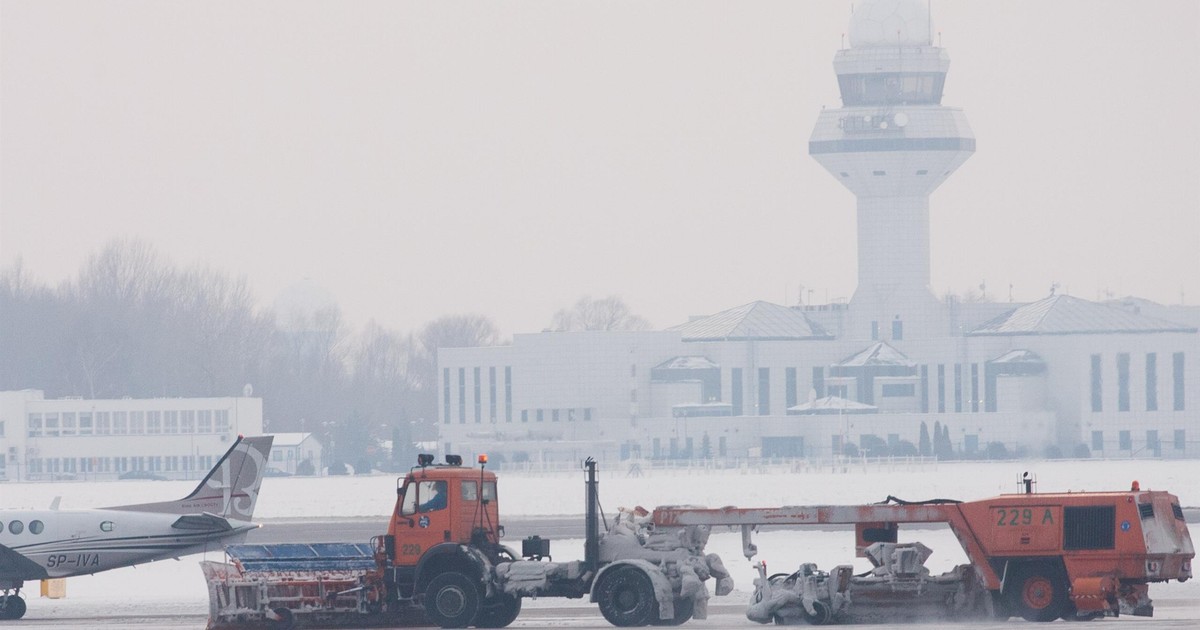 Śnieg zasypał Warszawę. Co z lotami? Mamy komunikat Lotniska Chopina