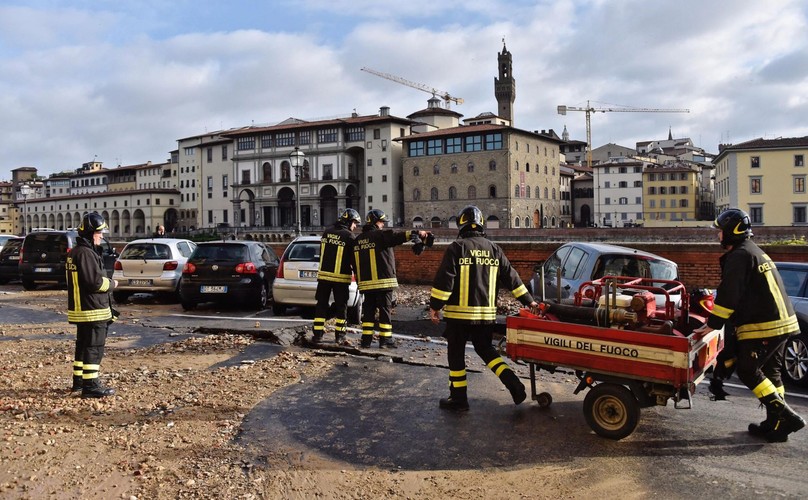 Wielka rozpadlina w centrum Florencji