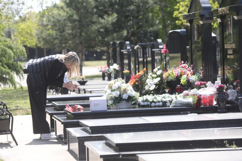 Novo bežanijsko groblje rođendan Saše Popovića