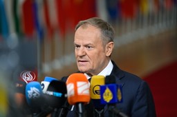 tsue uderza w trybunał konstytucyjny. tusk zapowiada jego naprawę