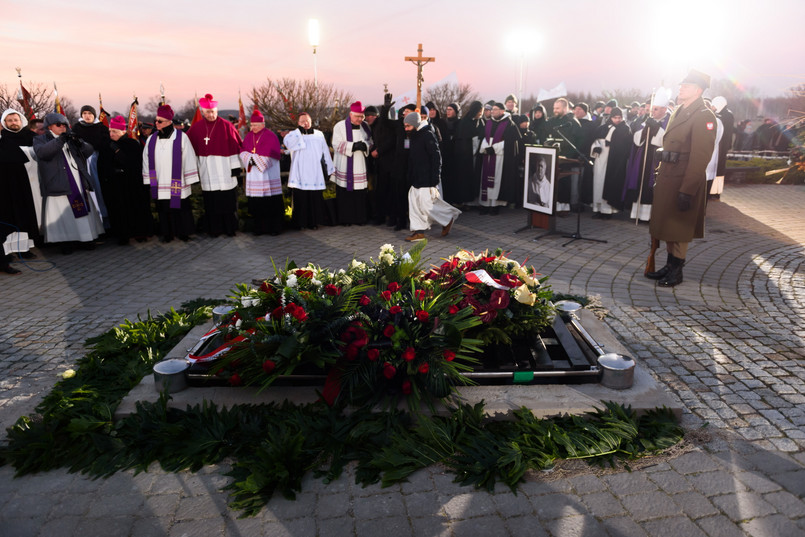 Ceremonia pogrzebowa zmarłego ojca Jana Góry na Polach Lednickich