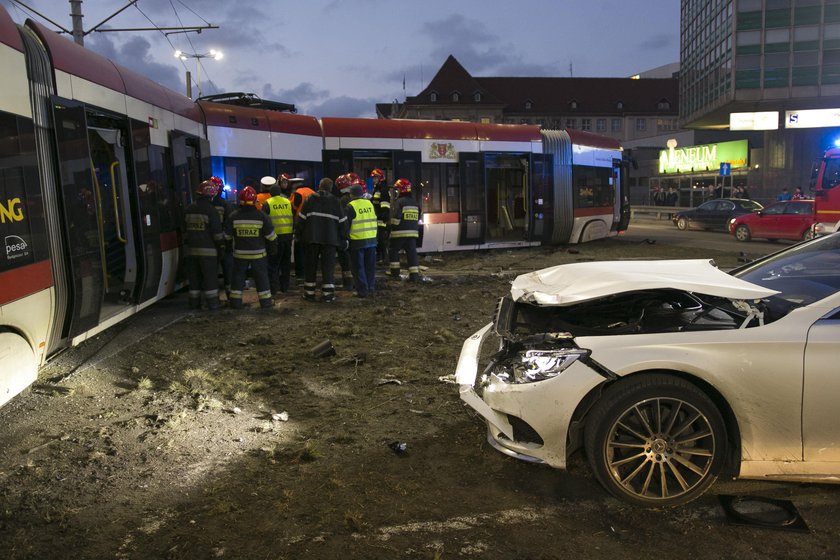 Gdańsk sparaliżowany! Wykoleił się tramwaj!