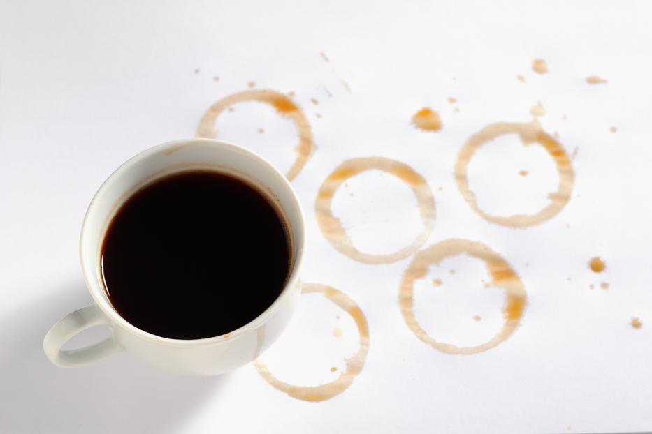 Így kell eltüntetni ecettel a kávéscsésze foltját. Fotó: Getty Images