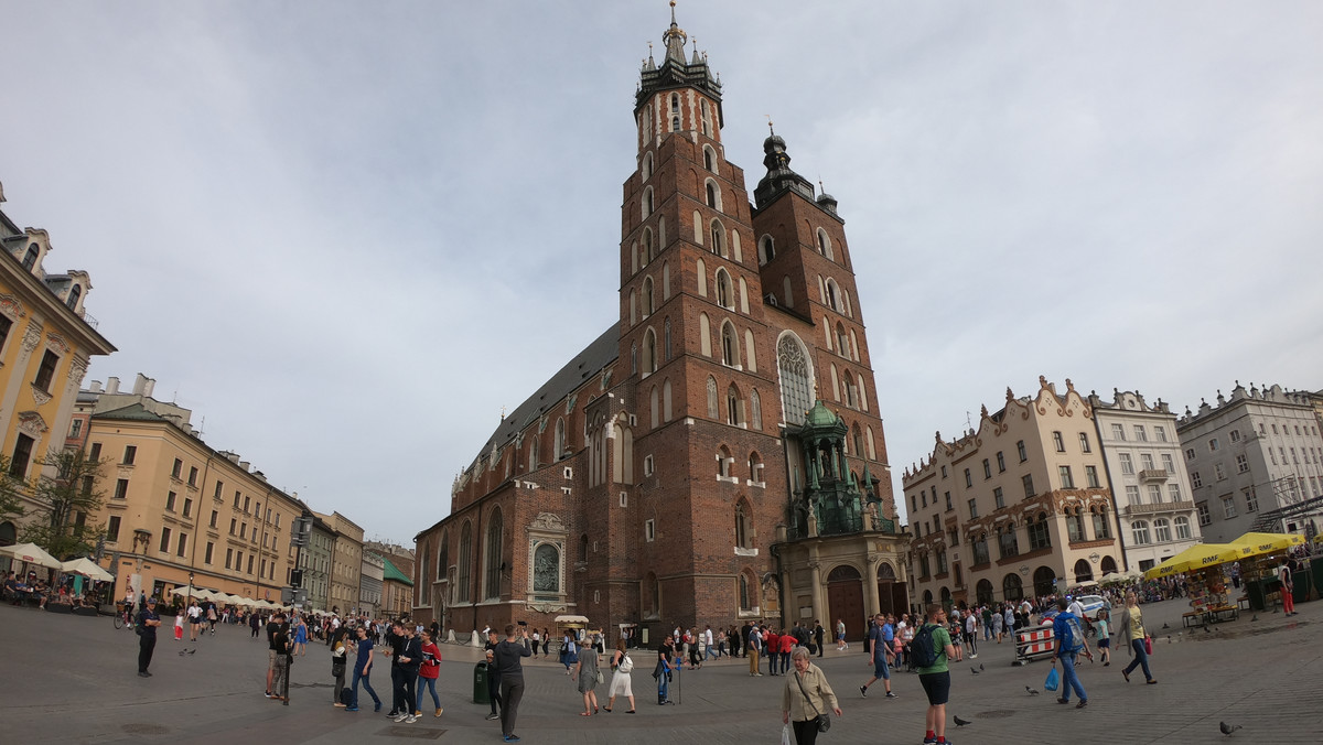 Kraków: 20-latka zakłóciła mszę świętą. Miała splunąć na księdza