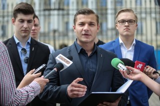 Młodzież Wszechpolska: Happening 'polityczny akt zgonu' miał bić po oczach