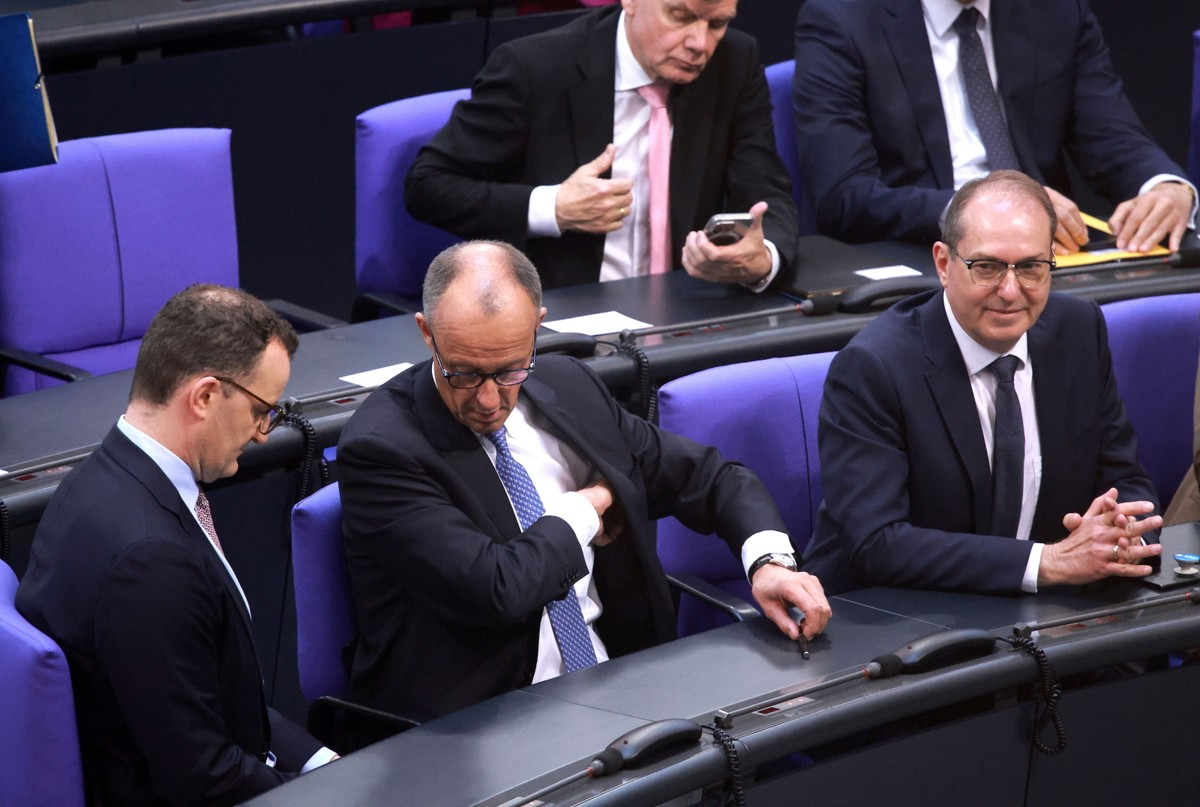 Friedrichowi Merzowi zabrakło sześciu głosów