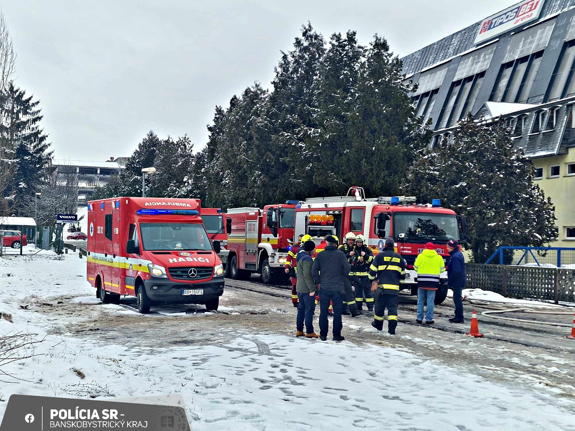 Zo zimného štadióna vo Zvolene unikal čpavok.