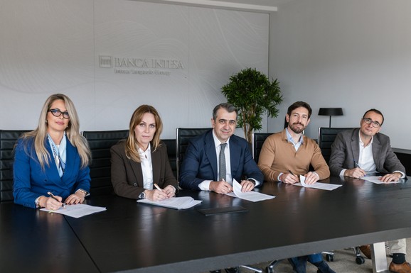 Investicija u razvoj prodajne mreže kompanije CLIPS DK doo:  Banca Intesa realizovala petu emisiju mini obveznica bez kolaterala u Srbiji