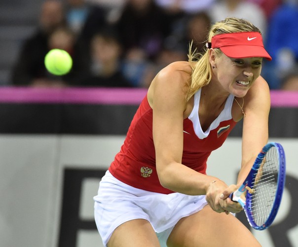 Owacja na stojąco dla Radwańskiej, ale Polka nie dała rady wygrać z Szarapową