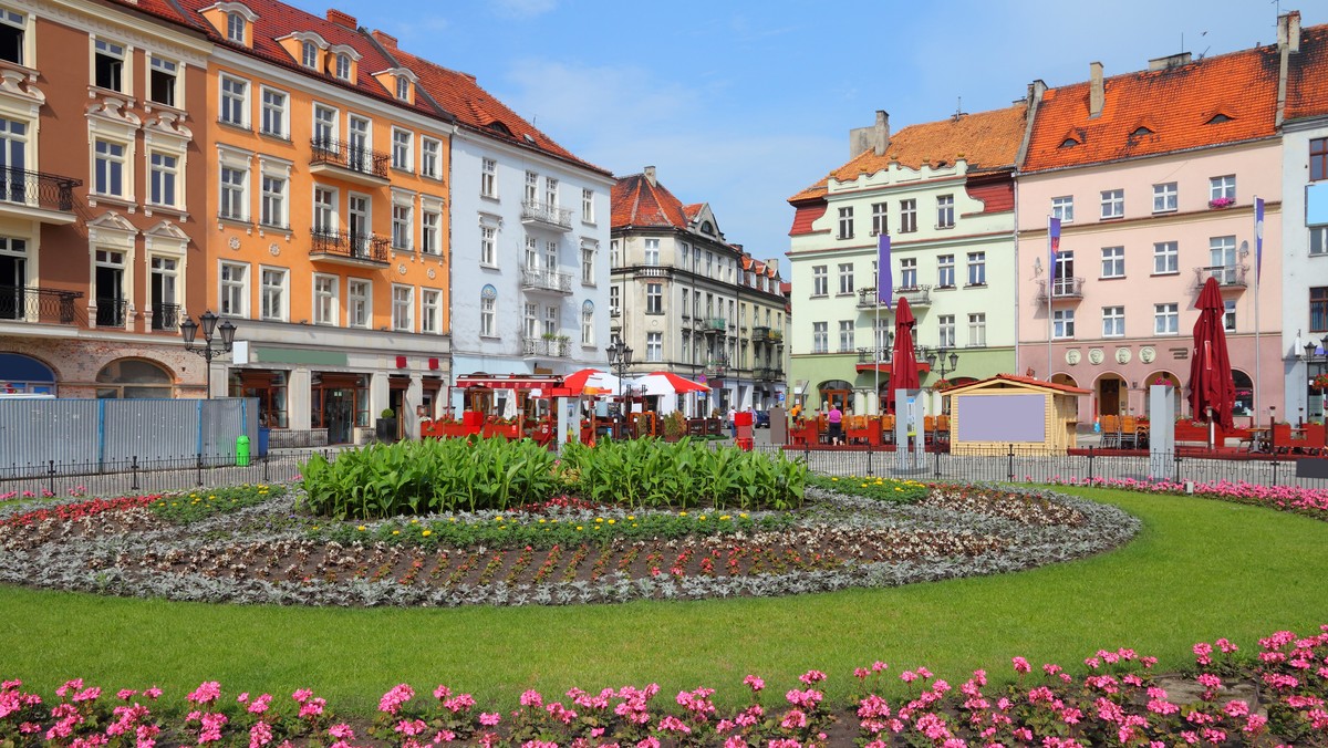 470 muzyków i chórzystów spróbuje ustanowić rekord Polski we wspólnym odśpiewaniu pieśni patriotycznej przez największą liczbę osób. W niedzielę na placu przed starostwem powiatowym w Kaliszu wspólnie zaśpiewają "Rotę".