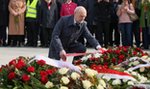 Taki wieniec złożył Antoni Macierewicz. Wymowne słowa na wstędze