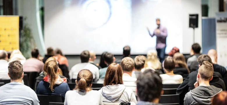 Pandemia wymusiła studia hybrydowe. Teraz ma być rozporządzenie