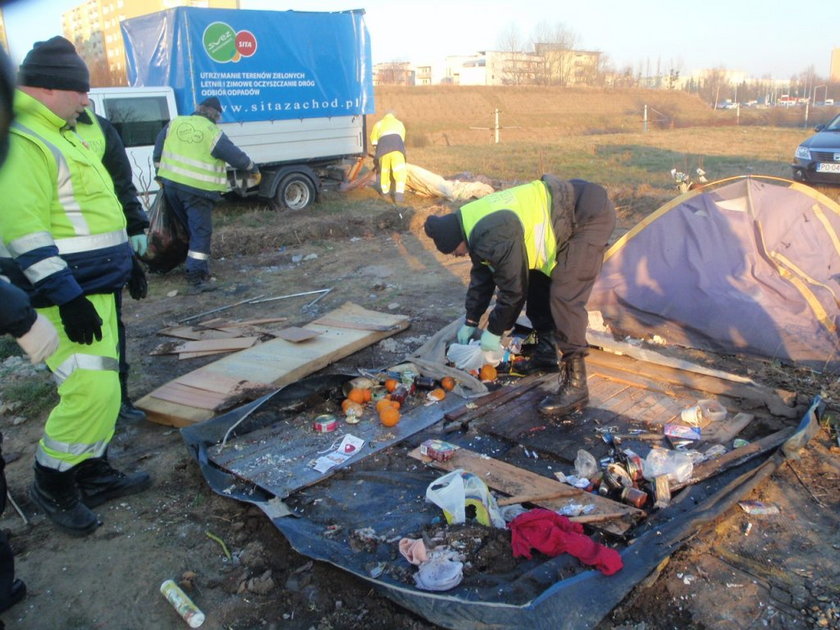 Bezdomna koczująca przy trasie PST wywieziona do Gdańska