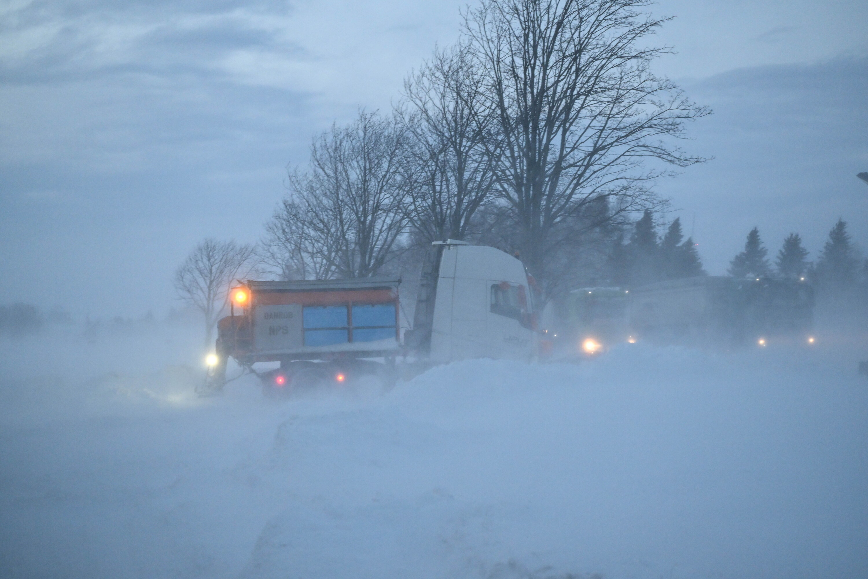 Podkarpackie po śnieżycach: 5,5 tys. wciąż bez prądu, 20 szkół zamkniętych