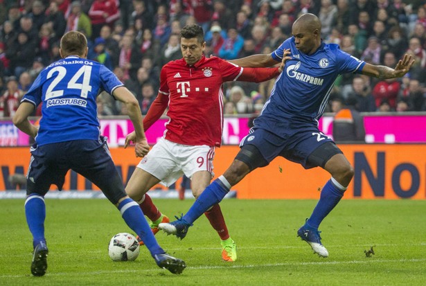 Liga niemiecka: Gol Roberta Lewandowskiego w meczu Bayernu z Schalke