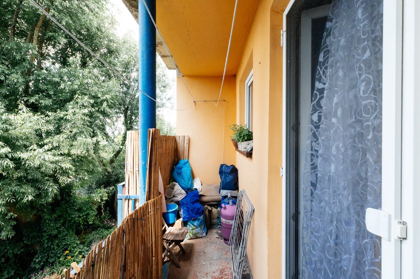 Balkon nie zachęcał do spędzania tam czasu.