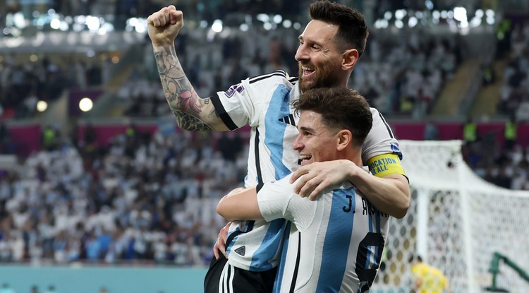 Lionel Messi és Julian Alvarez ünneplése a horvátok elleni mérkőzésen