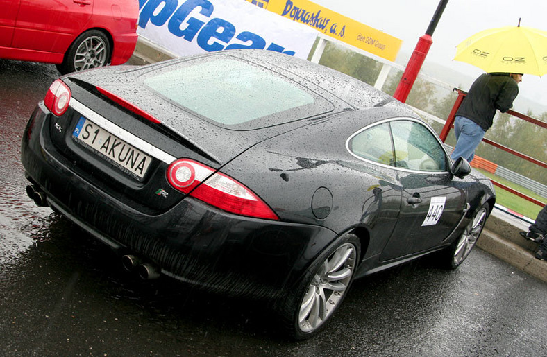 Autodrom Most: sportowe rakiety w deszczu (fotogaleria)