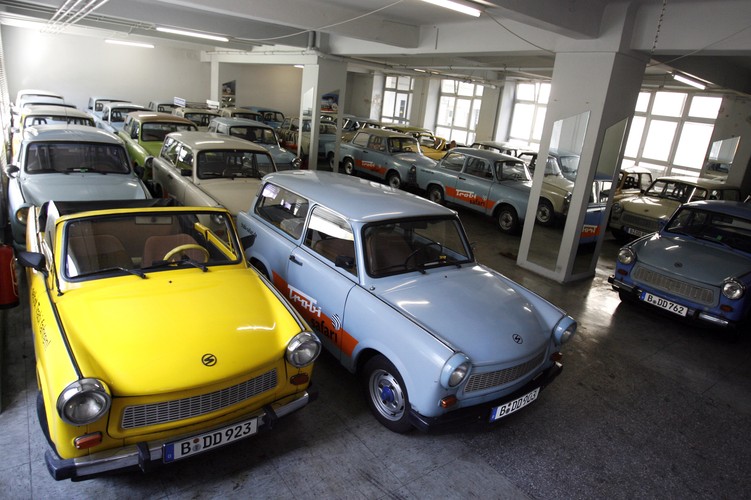 W kwietniu 1968 roku bramy fabryki opuścił półmilionowy egzemplarz. Na milionowy samochód trzeba było poczekać do 22 listopada 1973 roku. Wschodnioniemieccy projektanci i inżynierowie stworzyli serię prototypów, które miały zastąpić trabanta 601. Jednak każda propozycja wdrożenia do produkcji nowego modelu była odrzucana przez przywódców NRD ze względu na zbyt duże koszty.