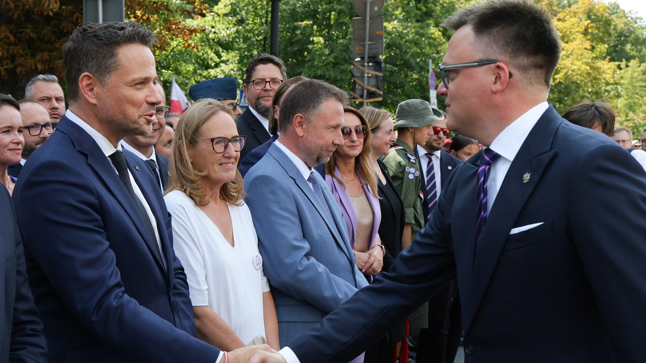 "Stan Wyjątkowy". Trzaskowski i Hołownia walczą na noże. Sikorski rozsierdził Dudę. Matecki wychodzi z paki