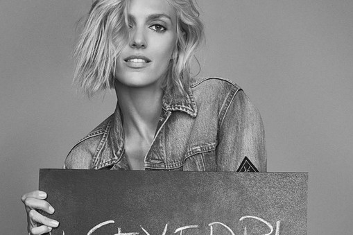 Anja Rubik w kampanii #sexedpl