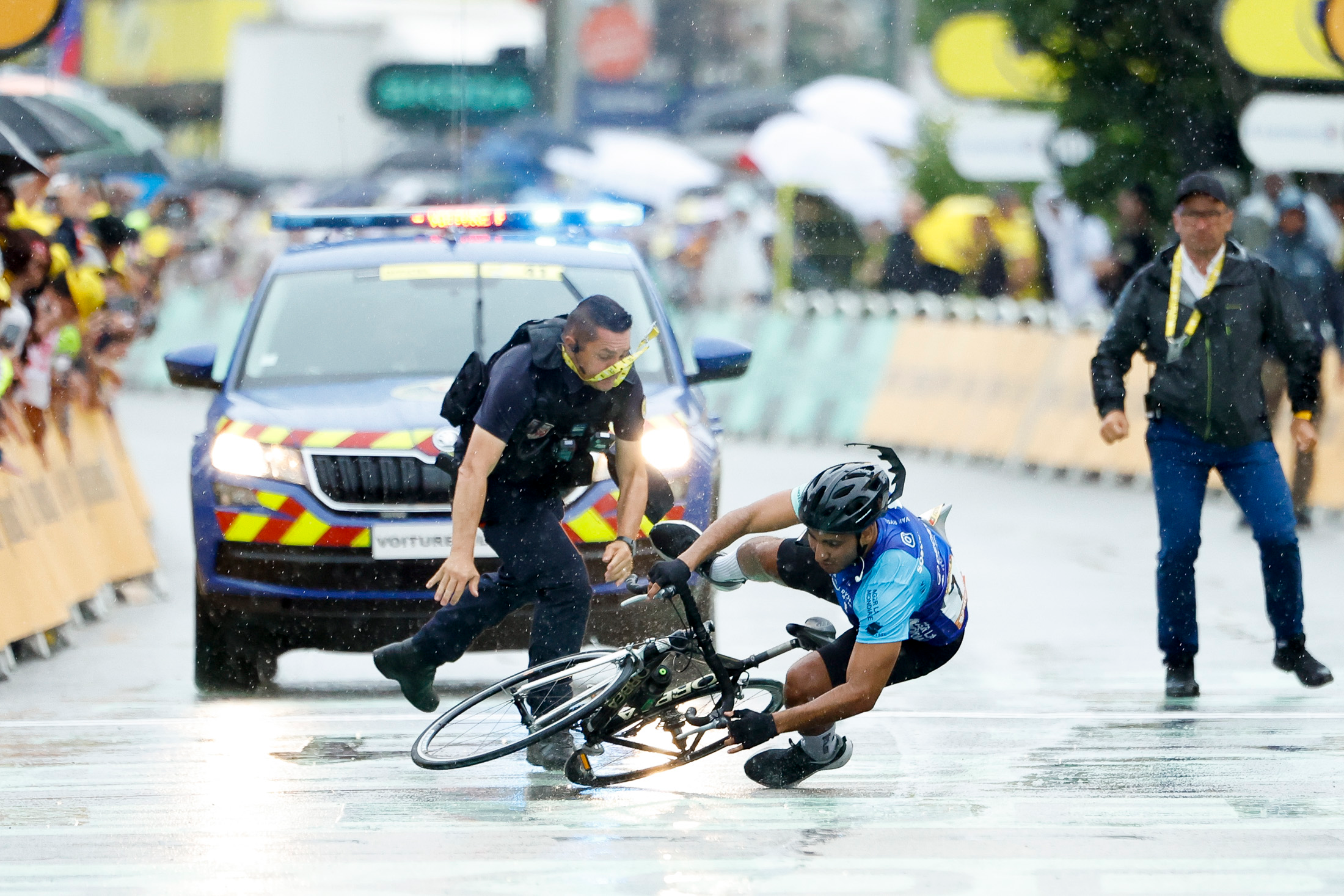 Tour de Francia: 8 meses de cárcel por obstaculizar meta